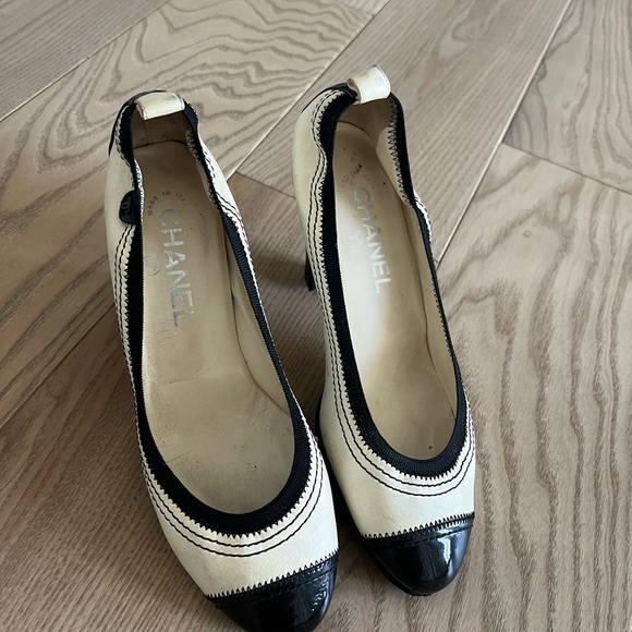 Classic Chanel Elastic Ballet Interlocking CC Logo Pumps - Picture 1 of 3